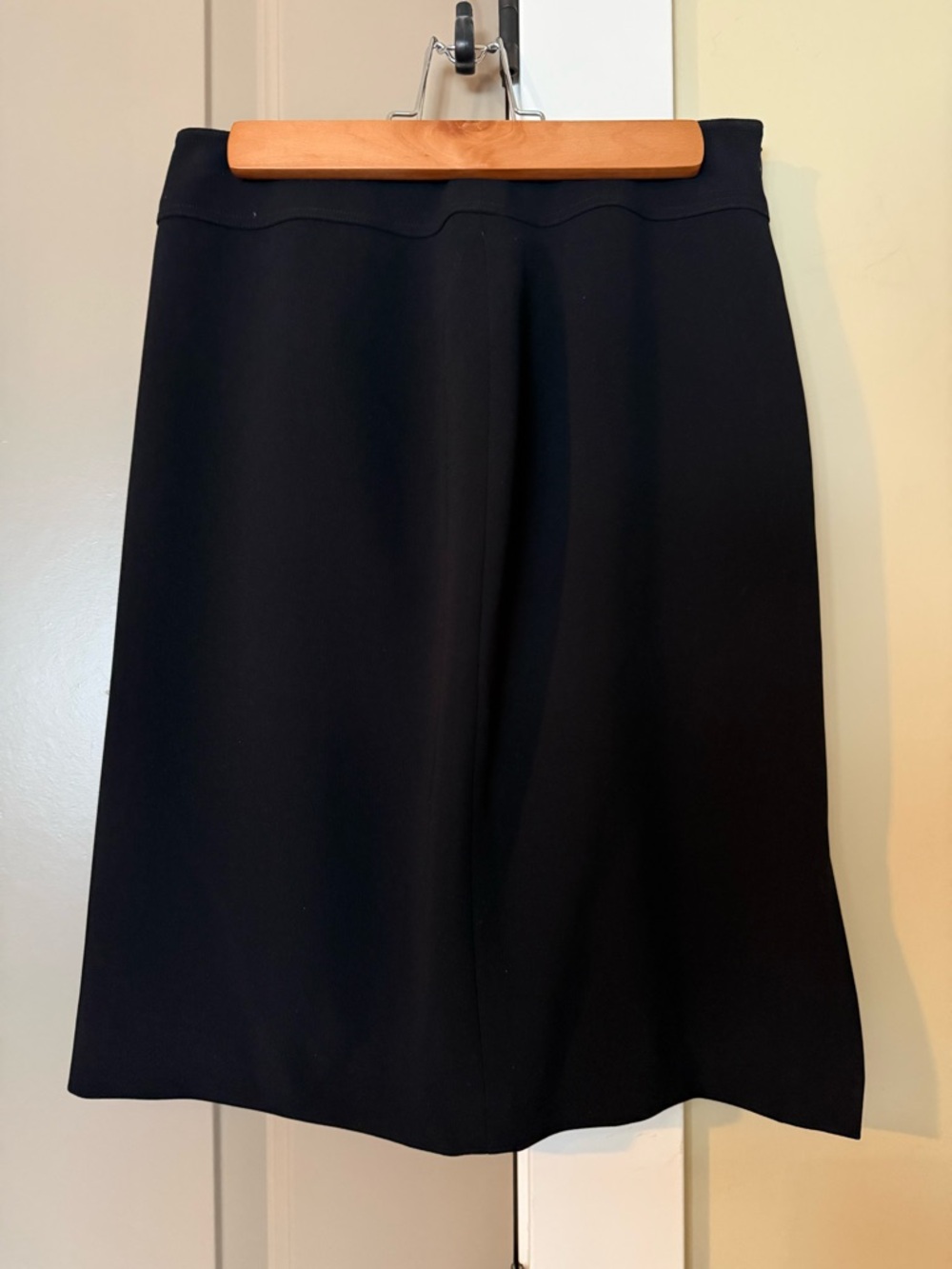 Tahari Elegant Black Midi Skirt